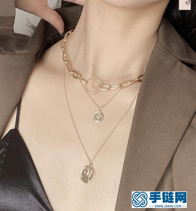 金項鏈這樣疊戴，既有時尚感又不俗氣