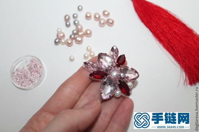 手工diy：教你做一款流蘇帶鉆吊墜教程