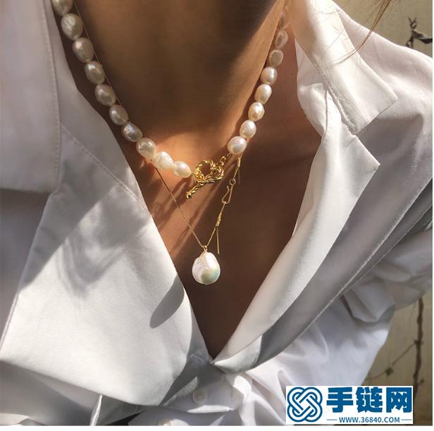 金項鏈這樣疊戴，既有時尚感又不俗氣