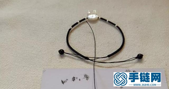 清爽簡(jiǎn)單的編繩手鏈，夏天戴很合適，DIY繩結(jié)手工附教程