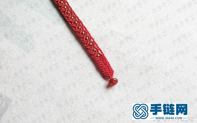 妹子教紅繩手鏈編法過程，這么漂亮的手鏈，你也可以做成了