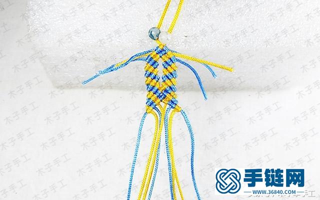 妹子手把手教你用紅繩編織愛心手鏈