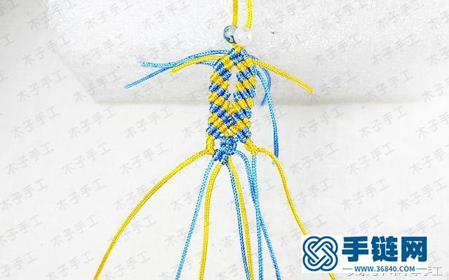 妹子手把手教你用紅繩編織愛心手鏈