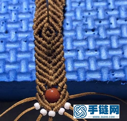 「教你編繩」淺咖色蠟線與蜜蠟小花花編織成手鏈，是不是很美