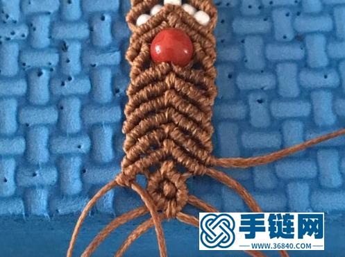 「教你編繩」淺咖色蠟線與蜜蠟小花花編織成手鏈，是不是很美