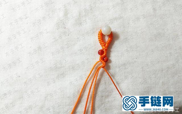 這款波浪串珠紅繩手鏈編法超簡單，你一定會喜歡