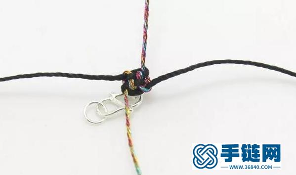 編繩玉米結(jié)變化無(wú)窮，編好再扭一下更加靈動(dòng)，結(jié)繩手鏈附教程