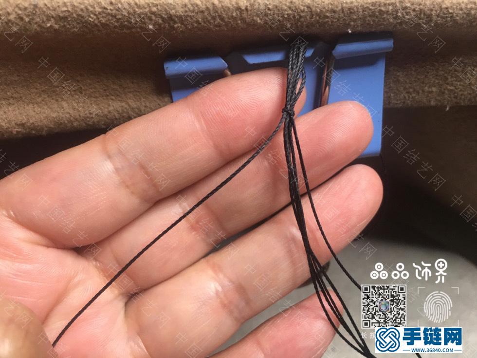 黑尖晶鎖骨鏈