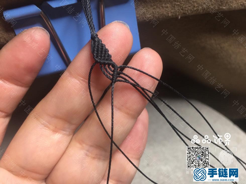 黑尖晶鎖骨鏈