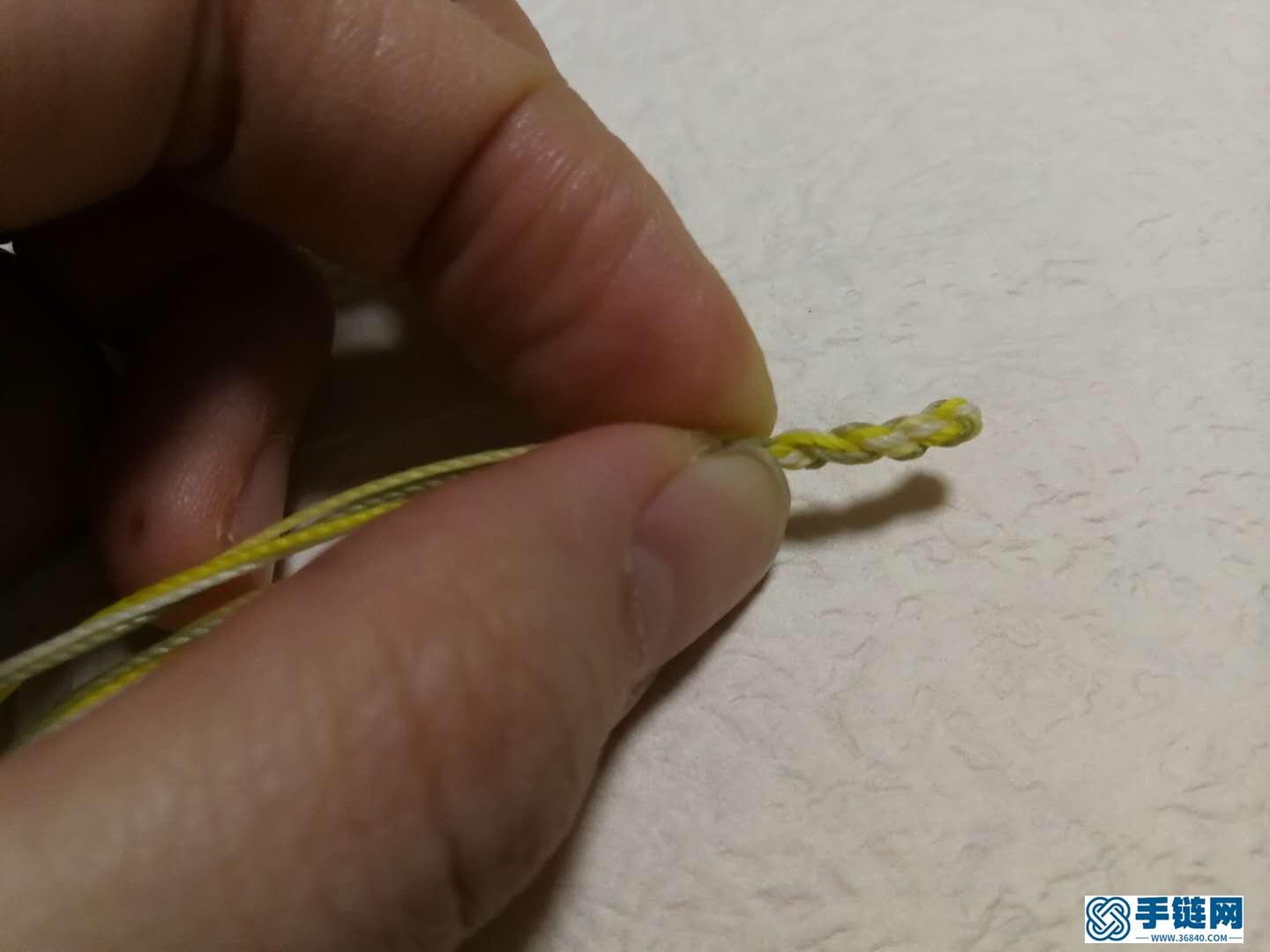 斜卷結(jié)手鏈編法教程，縷空蠟線手繩做法步驟