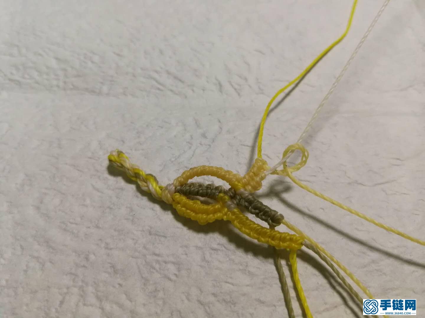 斜卷結(jié)手鏈編法教程，縷空蠟線手繩做法步驟