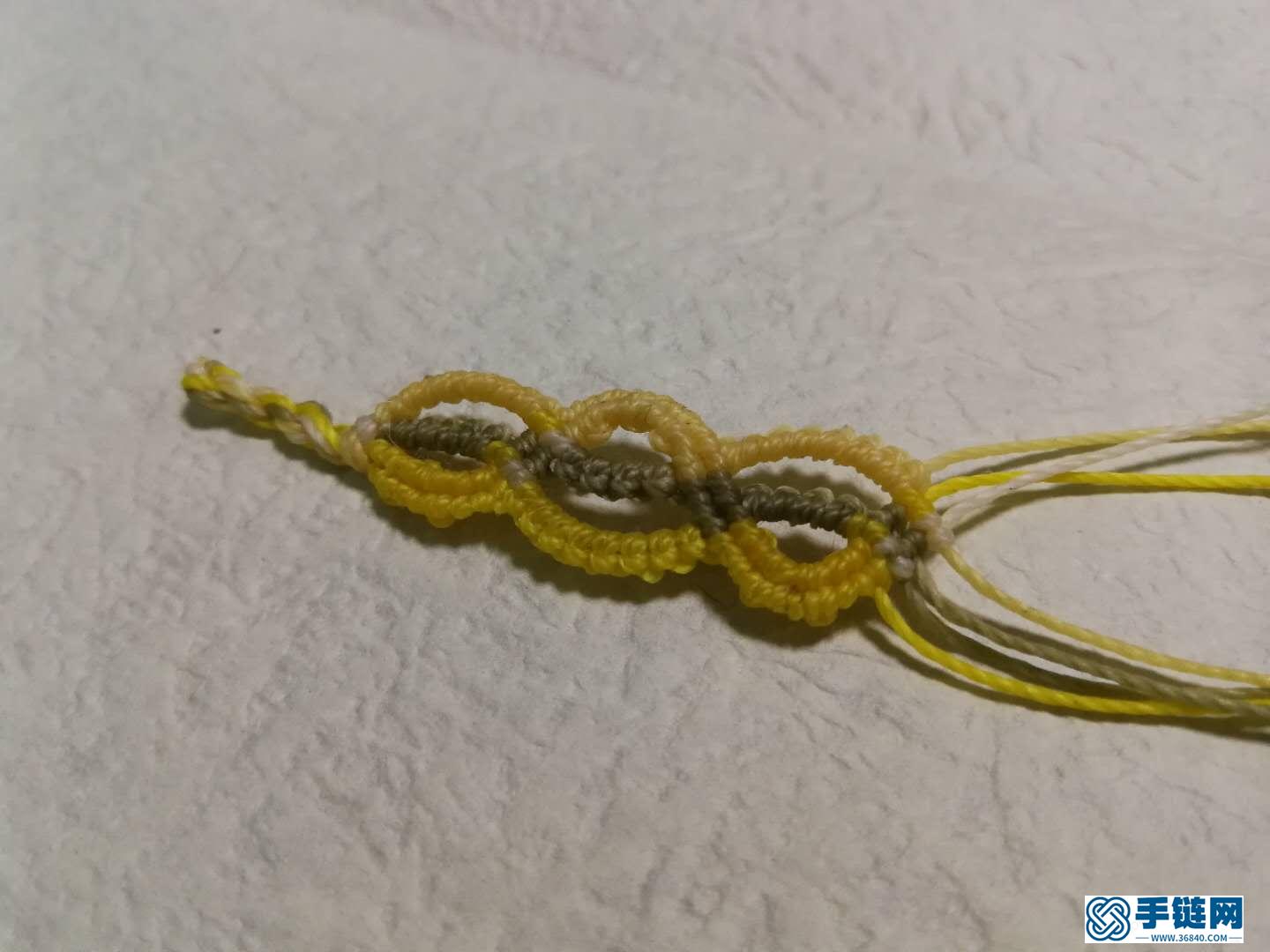 斜卷結(jié)手鏈編法教程，縷空蠟線手繩做法步驟