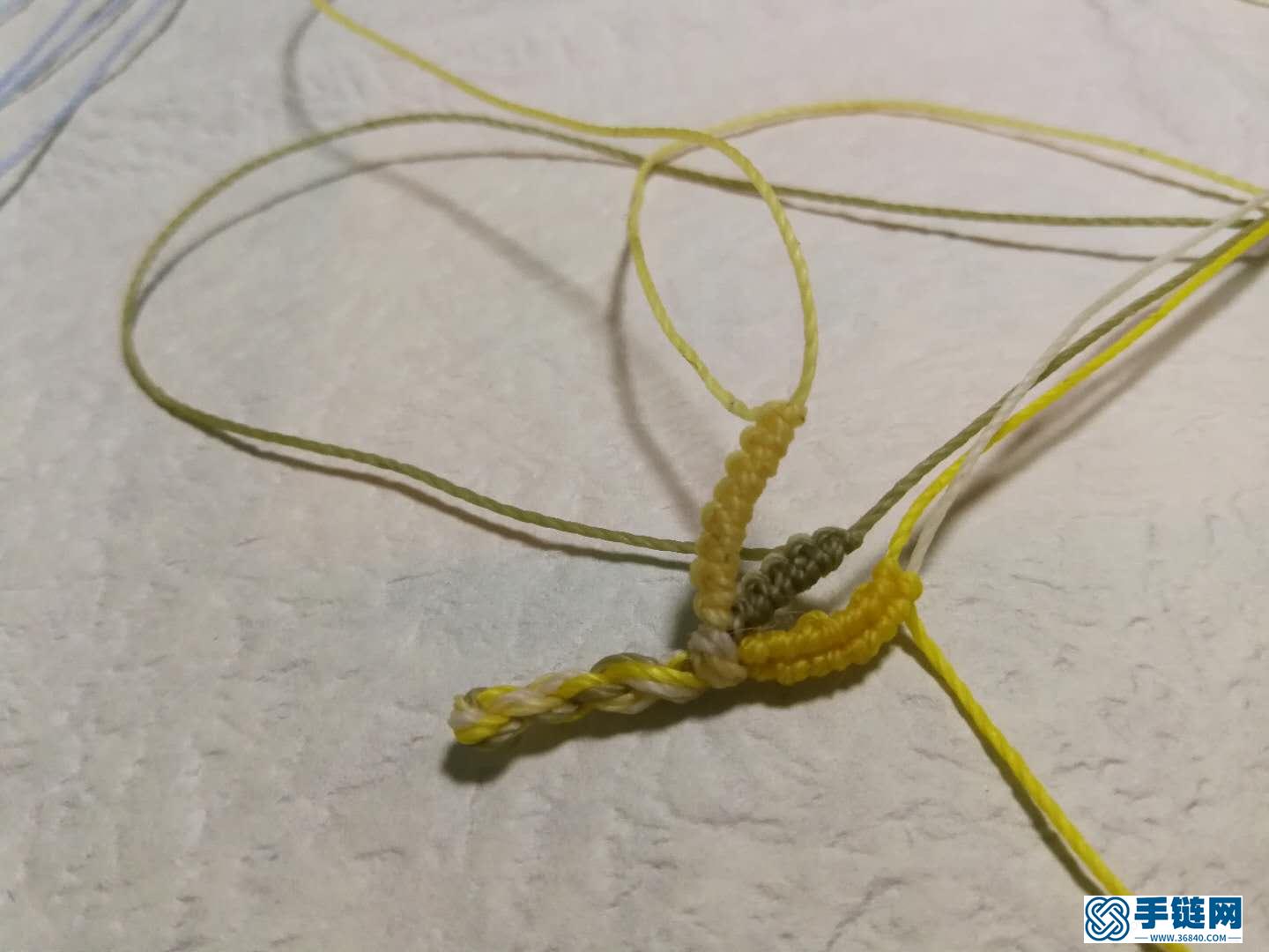 斜卷結(jié)手鏈編法教程，縷空蠟線手繩做法步驟