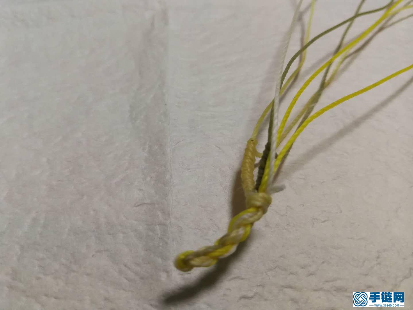 斜卷結(jié)手鏈編法教程，縷空蠟線手繩做法步驟