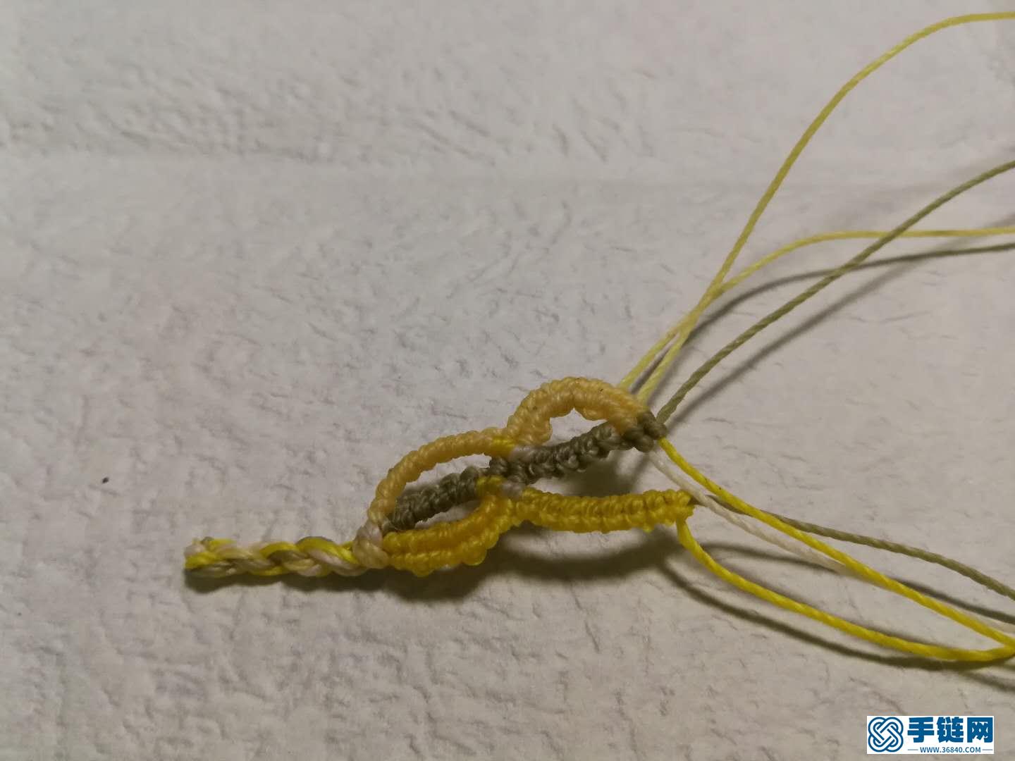 斜卷結(jié)手鏈編法教程，縷空蠟線手繩做法步驟